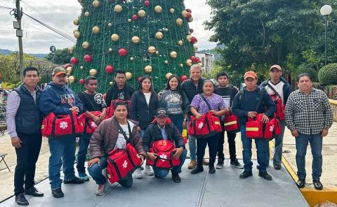 Entregan 9 botiquines de primeros auxilios

