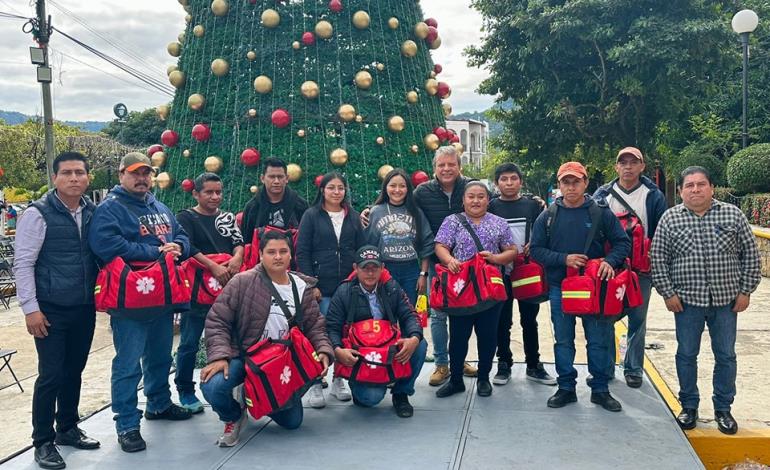 Entregan 9 botiquines de primeros auxilios