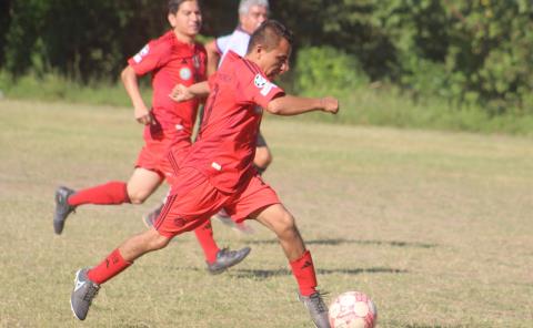 Cierra año el futbol master del Amajac
