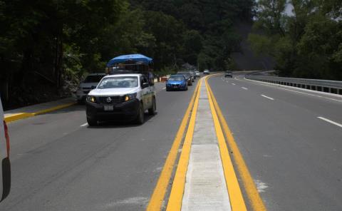 Pide Centro SICT extremar precauciones al conducir en carretera