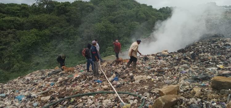 Movilización por incendio en el relleno sanitario de Tamazunchale