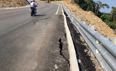 Carretera en El Balcón empeoró; presenta más cuarteaduras y hundimientos