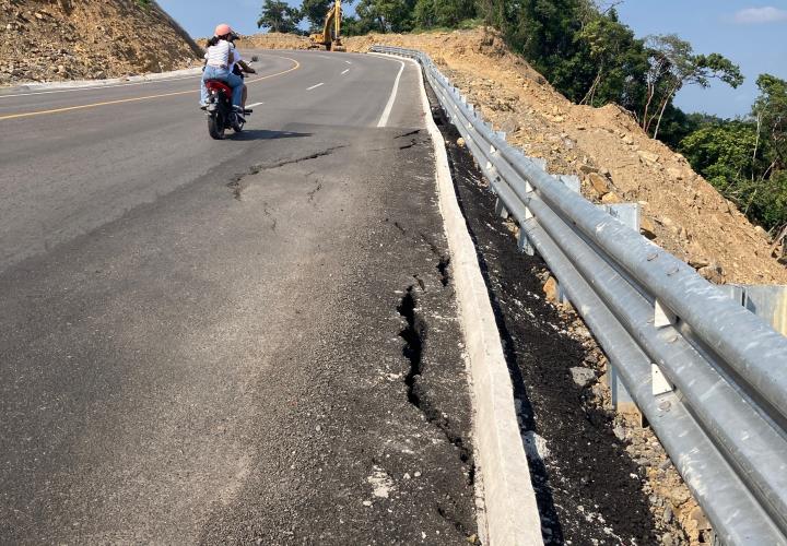 Carretera en El Balcón empeoró; presenta más cuarteaduras y hundimientos