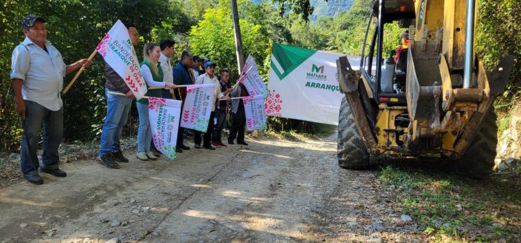 En Texquitote inició  la pavimentación 