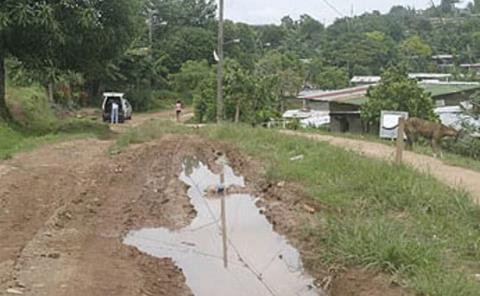 Familias de Otlashuaco viven como en la "Edad de piedra" 

