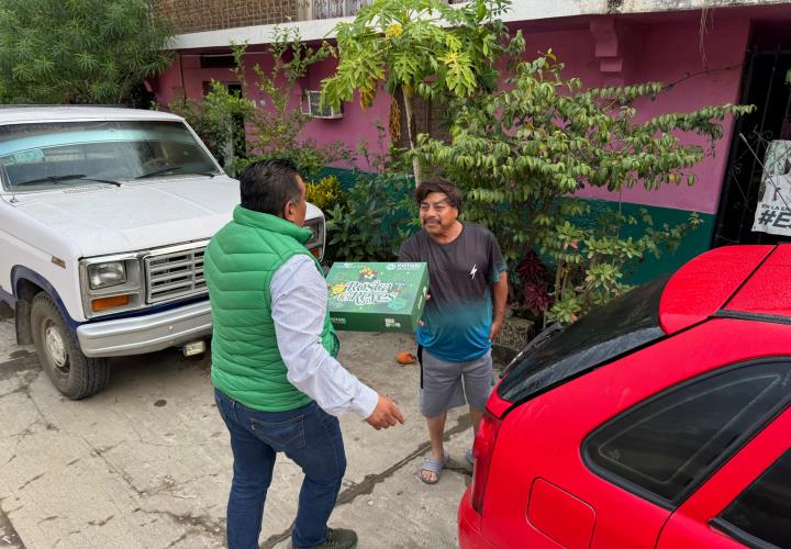 Alcalde entregó Roscas de Reyes a familias