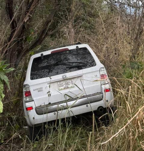 Camioneta salió de la carretera 
