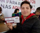 Gobierno dará tarjetas a jóvenes 