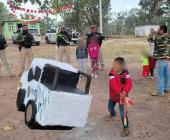 Guardia Civil dio juguetes a niños 