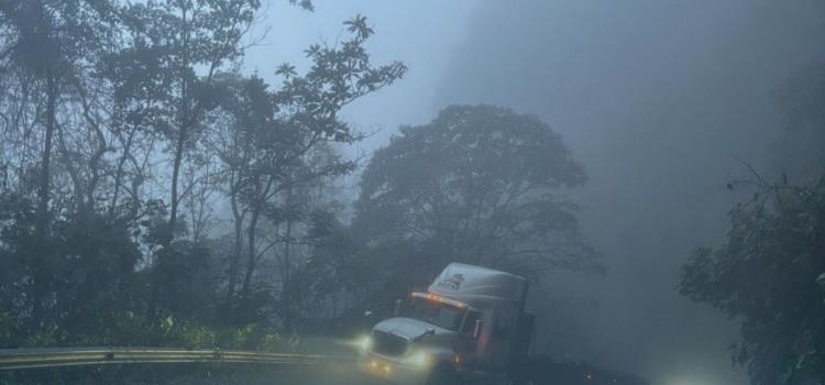 Derrumbe obstruyó la carretera 