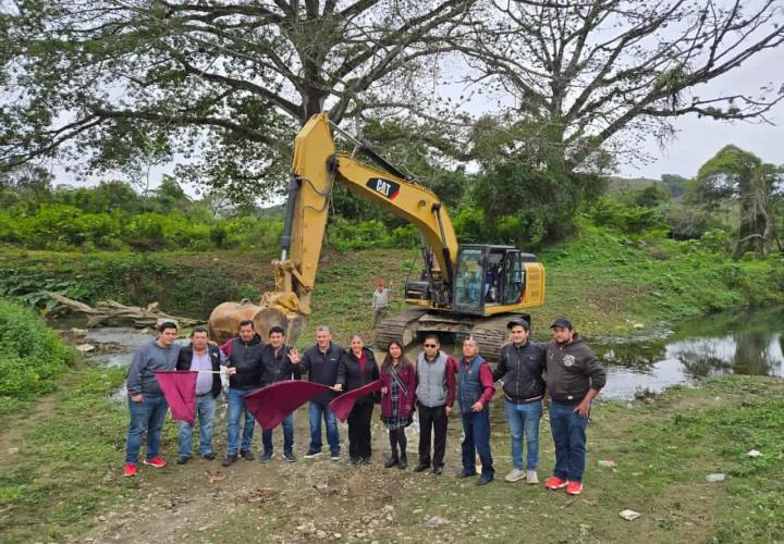 Inician trabajos de captación de agua y remodelación del paraje "La Playita"