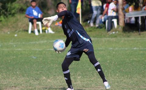 Lacho San Román mejor arquero y campeón de liga
