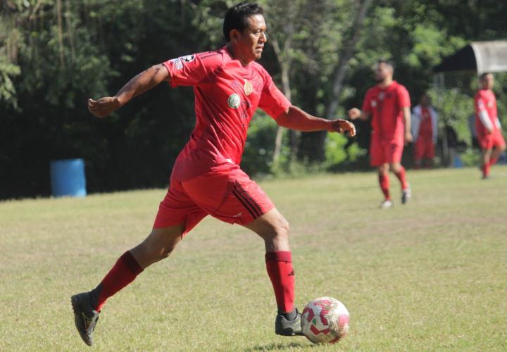 Par de encuentros estelares en torneo de futbol master