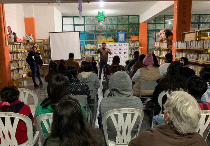 Concurrida asistencia en curso de Lenguaje de Señas Mexicano