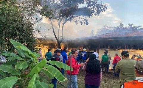 INCENDIO ARRASÓ CON BODEGA DEL CBTIS