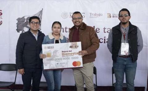 Entregaron tarjetas de apoyo federal 
