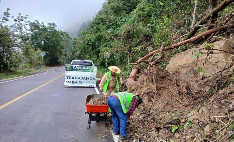 Rehabilitan caminos afectados por lluvias