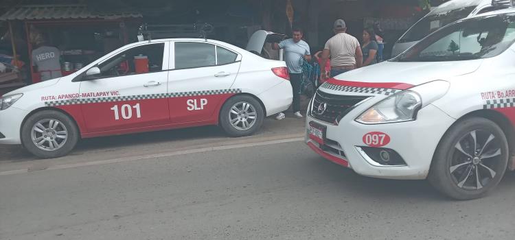 Descontrol en  taxis "piratas"