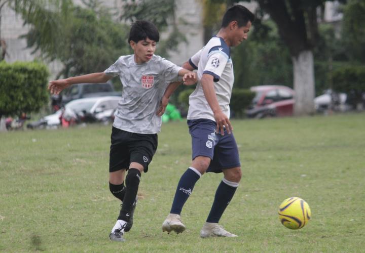 Rayos FC electrizó a los Boings 5 por 0