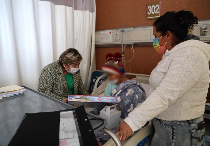 DIF llevó esperanza y juguetes a hospitales