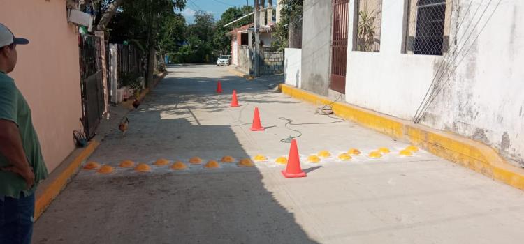 Colocaron "topes"en la calle Zarco