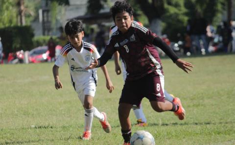 Con poderío chiquillos de la infantil B a escena
