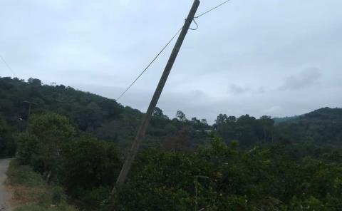 Poste lleva mucho tiempo sin ser atendido