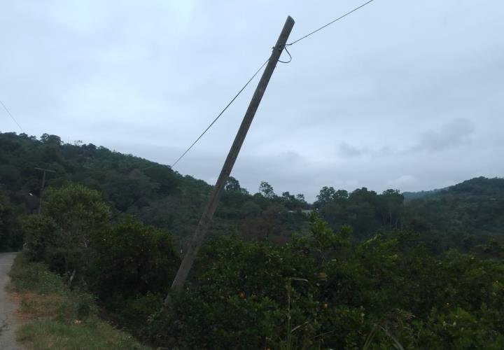 Poste lleva mucho tiempo sin ser atendido