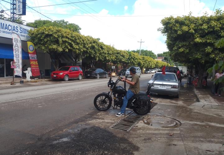 Burlan la muerte motociclistas; no usan casco