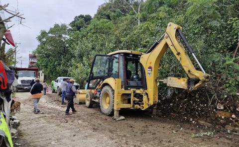 Tetitla recibe apoyo del gobierno para limpieza de caminos