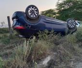VOLCÓ AUTO EN CAMINO A MICOS     